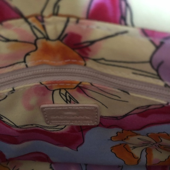 CREAM PATENT LEATHER SHOULDER BAG BY BAEKGAARD - Picture 5 of 5